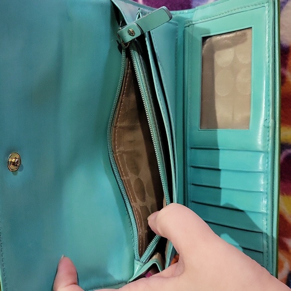 Kate Spade ♠️ Wallet - Picture 8 of 17